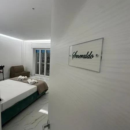 Emerald 3* نابولي