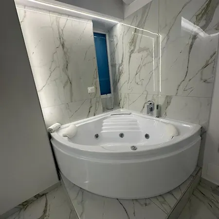 Emerald 3*