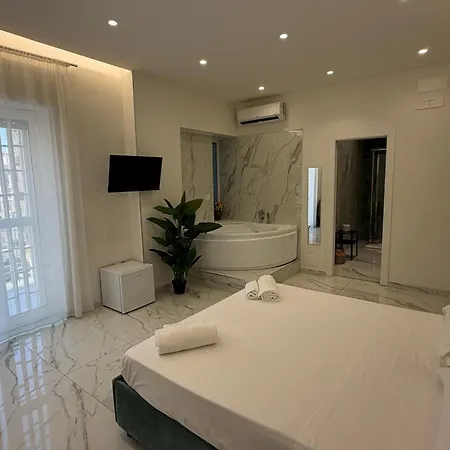 Emerald 4* Naples