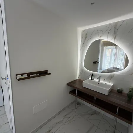 Emerald 4* Naples